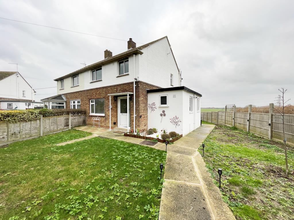 Lot: 63 - SEMI-DETACHED HOUSE WITH COUNTRY VIEWS - Front semi-detached property showing gardens